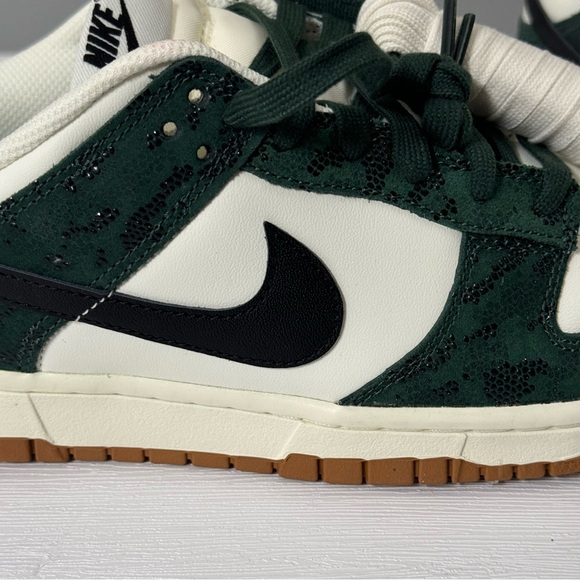 Nike Dunk Low Womens Green Snake FQ8893-397 Size 11W/9.5M Brand New 💯 Authentic - Picture 7 of 13